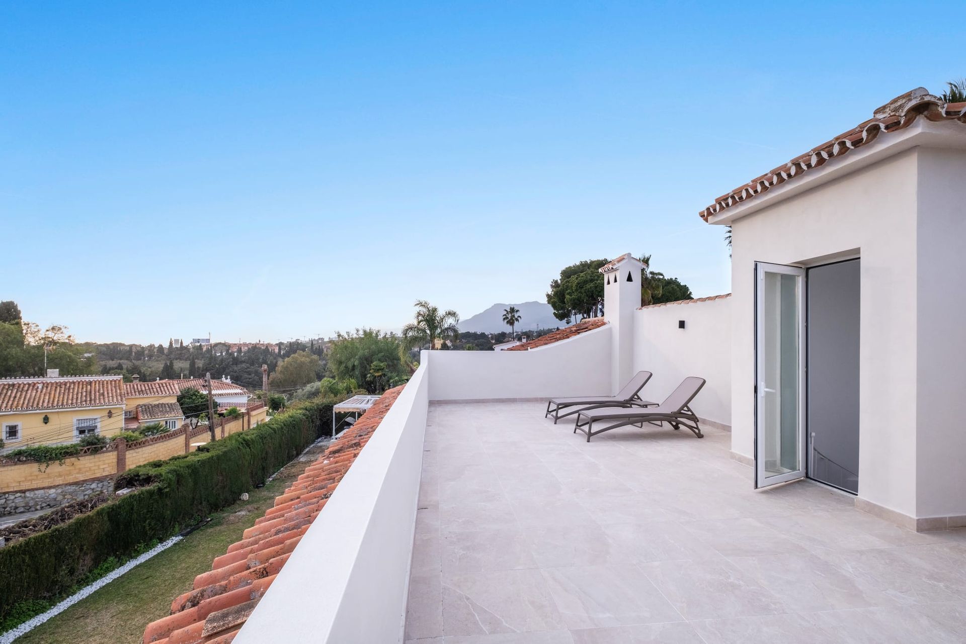 ELVIRIA BAJA