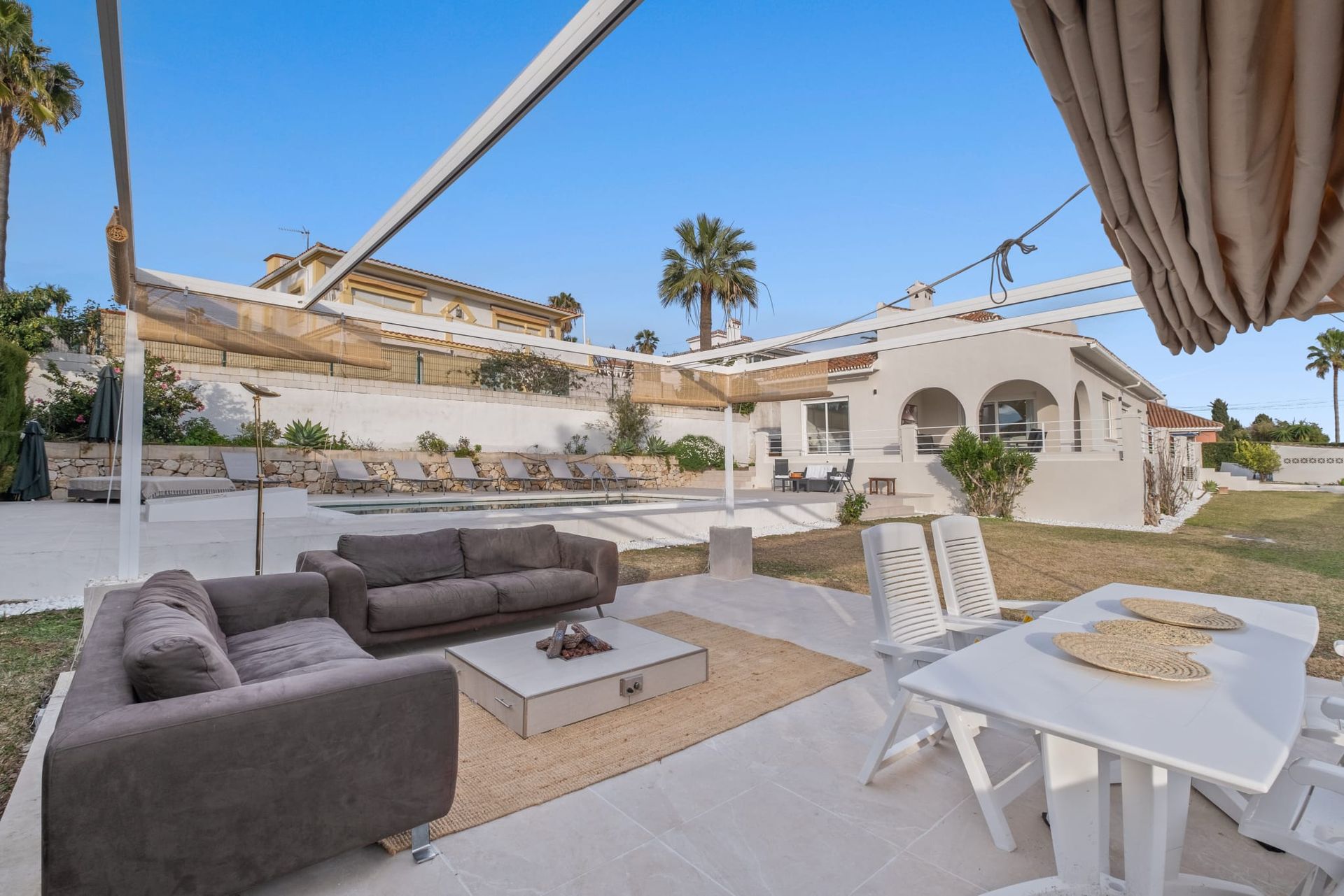 ELVIRIA BAJA